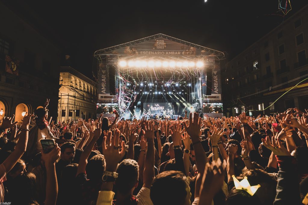 La Pegatina hizo historia anoche en la Plaza del Pilar de Zaragoza con un concierto que será difícil de olvidar. Fiestas del Pilar 2022. Fotos DelfinJSF