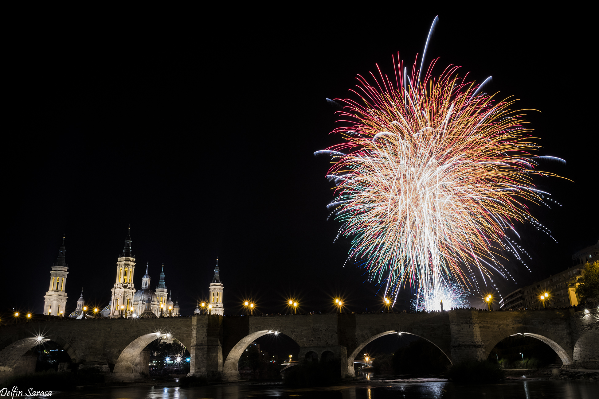 Programa oficial de las Fiestas del Pilar 2026: estos son los actos más destacados - DelfinJSF - Zaragoza ya tiene programa oficial para las Fiestas del Pilar 2026. Repasamos el pregón, la Ofrenda, los conciertos, el teatro, las propuestas familiares, los fuegos y el cierre con el Somos. 5 Programa oficial de las Fiestas del Pilar 2026: estos son los actos más destacados, DelfinJSF