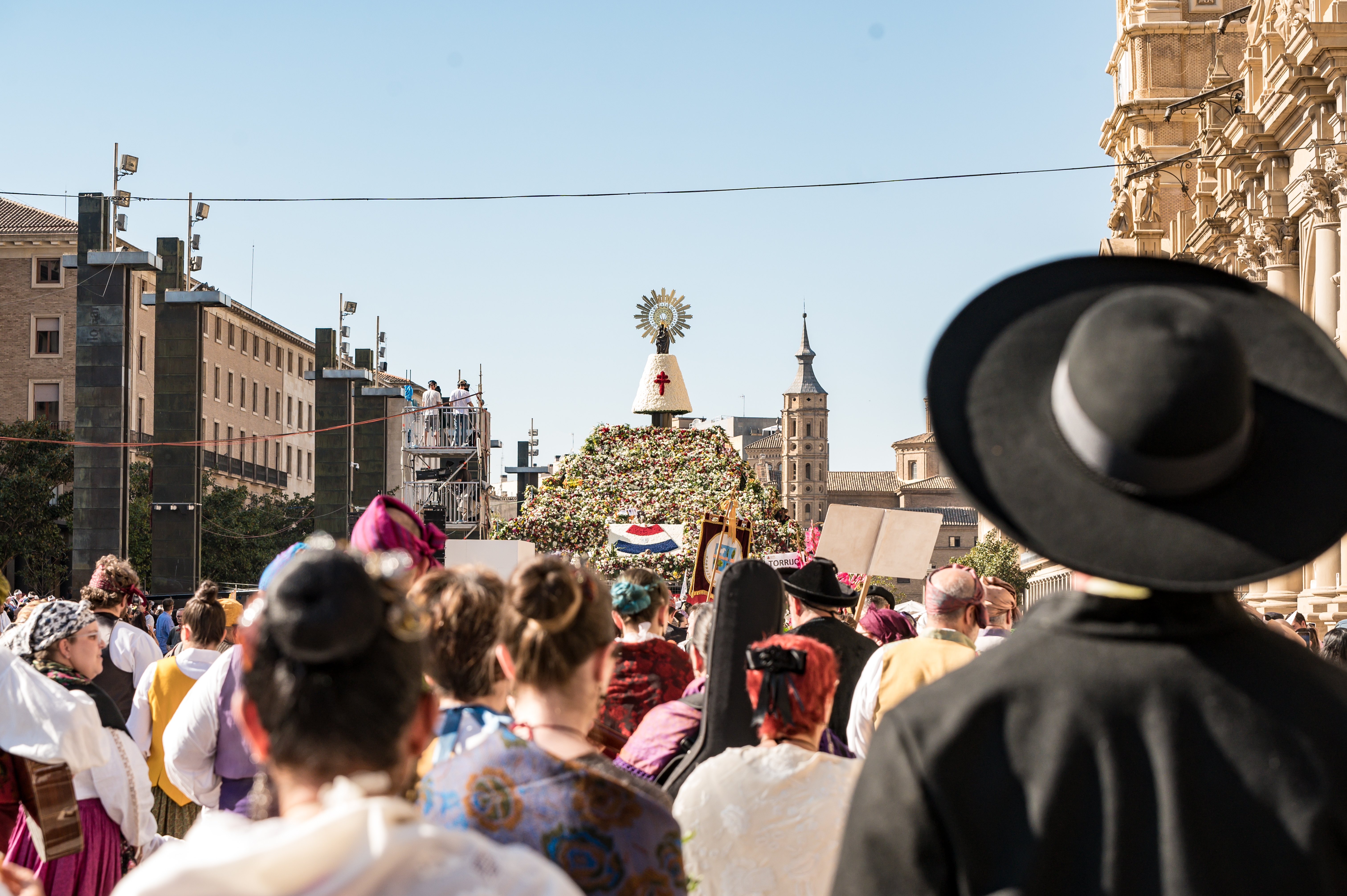 Programa oficial de las Fiestas del Pilar 2026: estos son los actos más destacados - DelfinJSF - Zaragoza ya tiene programa oficial para las Fiestas del Pilar 2026. Repasamos el pregón, la Ofrenda, los conciertos, el teatro, las propuestas familiares, los fuegos y el cierre con el Somos. 2 Programa oficial de las Fiestas del Pilar 2026: estos son los actos más destacados, DelfinJSF
