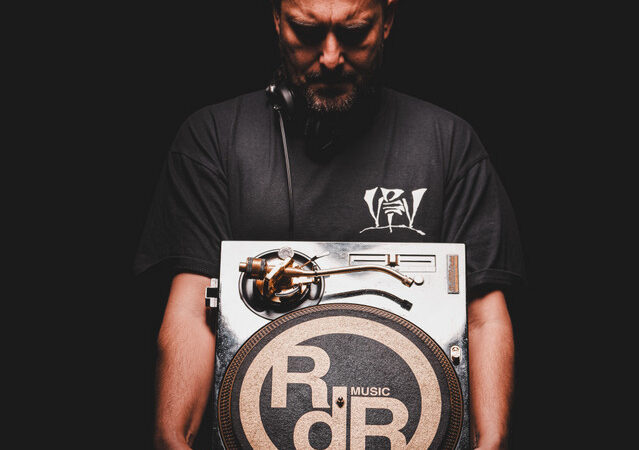 Funk, groove y sello zaragozano con RdeRUMBA & PORCEL en el Pilar, DelfinJSF